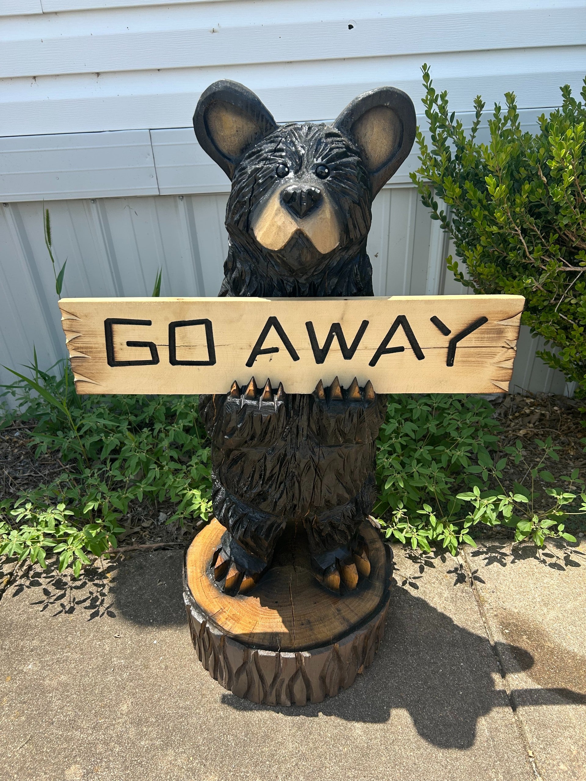 Welcome Bear | Bizzy Beaver Chainsaw Carving