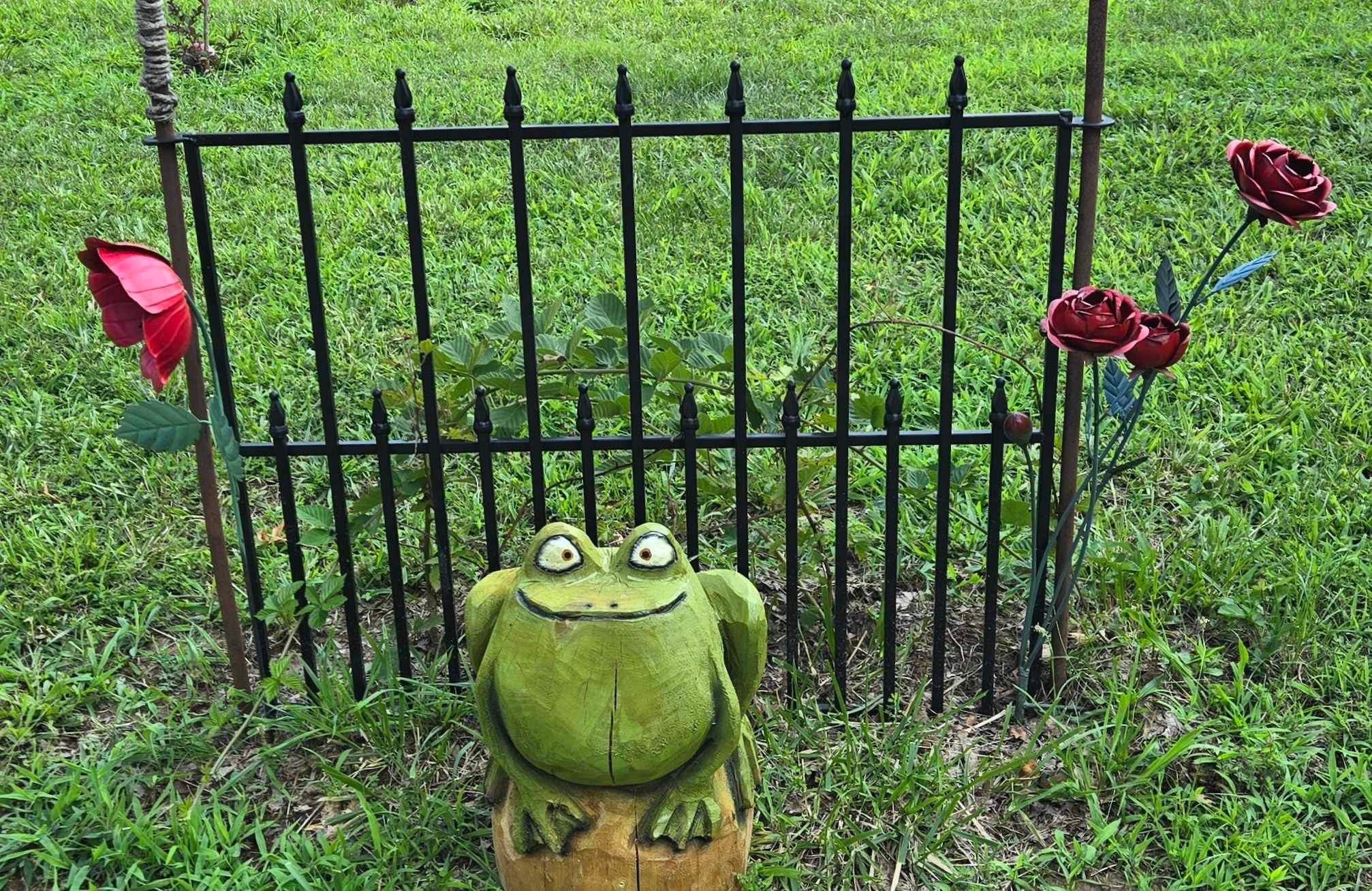 Frog | Bizzy Beaver Chainsaw Carving